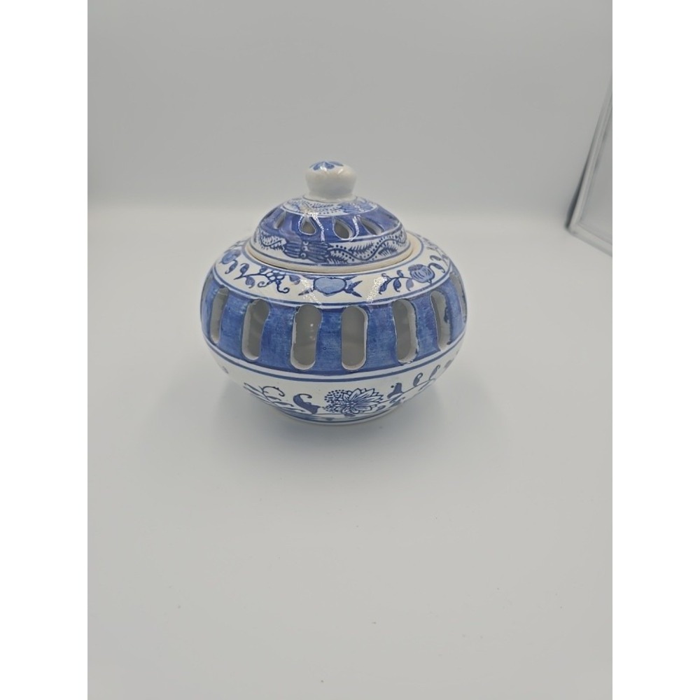 Vintage Blue White Porcelain Pierced Jar with Lid Chinoiserie Floral‎ Motif